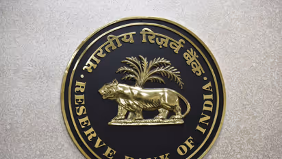 సేవింగ్స్ అకౌంట్స్పై కొత్త రూల్: అక్టోబర్ 15 నుంచి మినిమం బ్యాలెన్స్ ఎంత ఉండాలి?