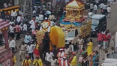 ವಿಜಯಪುರ: ಗುಮ್ಮಟನಗರಿಯಲ್ಲೂ ಮೈಸೂರು ದಸರಾ ಹೋಲುವ ಜಂಬುಸವಾರಿ ಮೆರವಣಿಗೆ!
