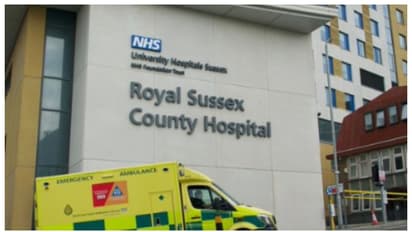 യുകെയിൽ ശസ്ത്രക്രിയയ്ക്ക് 'പേനാക്കത്തി', അതും ഡോക്ടർ ഉച്ചയ്ക്ക് പഴം മുറിക്കാൻ ഉപയോഗിച്ചത്; വിവാദം പുകയുന്നു 