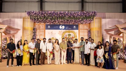 தளபதி 69 பட பூஜை; வேஷ்டி சட்டையில் மாலையும் கழுத்துமாக பூஜா ஹெக்டேவுடன் போஸ் கொடுத்த விஜய்! 