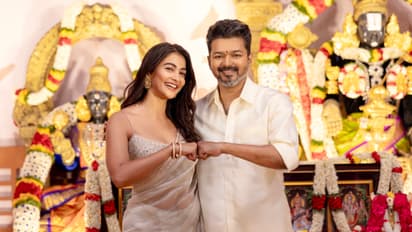 ఆపదలో పూజా హెగ్డేని ఆదుకుంటున్న విజయ్, `ప్రేమలు` బ్యూటీకి లక్కీ ఛాన్స్, దళపతి69 గ్రాండ్ ఓపెనింగ్