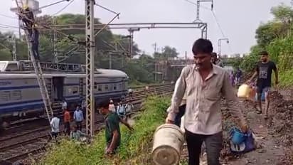 ಹಳಿ ತಪ್ಪಿದ ಡೀಸೆಲ್ ರೈಲಿನತ್ತ ಬಕೆಟ್ ಹಿಡಿದು ಓಡೋಡಿ ಬಂದ ಜನ, 30 ನಿಮಿಷದಲ್ಲಿ ಎಲ್ಲಾ ಖಾಲಿ!
