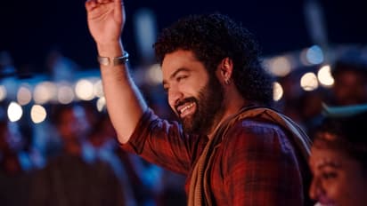 കരിയറിലെ ഏറ്റവും വലിയ സോളോ ഹിറ്റുമായി ജൂനിയർ എൻടിആർ; 'ദേവര' ഒരാഴ്ച എത്ര നേടി? പ്രഖ്യാപനവുമായി നിര്മ്മാതാക്കൾ