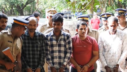 കാല് മുറിച്ച് മാറ്റിയതിനാൽ ഒരാൾ ആശുപത്രിയിൽ, ഒരാൾ കൊല്ലപ്പെട്ടു; എടിഎം കവര്ച്ച, 5 പ്രതികളെ തൃശ്ശൂരെത്തിച്ചു