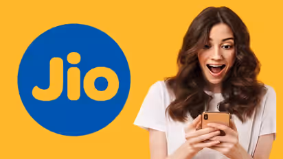 SUPERHIT Jio plans for 2025! You will get UNLIMITED data, calls, SMS for THIS price