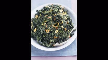 தினமும் கீரை சாப்பிடலாம்.. ஆனா 'இரவில்' மட்டும் சாப்பிடக்கூடாது தெரியுமா? 