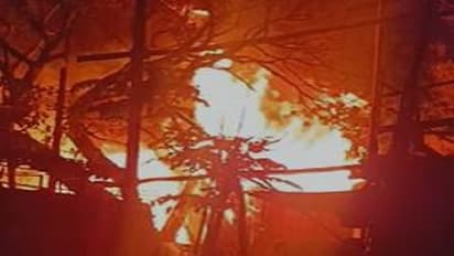 ಹೊಸಕೋಟೆ: ಮೂರು ಅಂಗಡಿಗಳಿಗೆ ಆಕಸ್ಮಿಕ ಬೆಂಕಿ, ಲಕ್ಷಾಂತರ ರೂ. ನಷ್ಟ,ತಪ್ಪಿದ ಭಾರೀ ದುರಂತ!