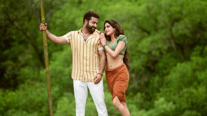 ஜான்வி கபூர் அந்த இடத்தை பெரிதாக்க அறுவை சிகிச்சை செய்தாரா? தீயாய் பரவும் புகைப்படம்!