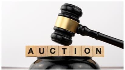 വിചിത്രമായ ലേലം; മുൻ ചൈനീസ് കോടീശ്വരന്റെ അവസാന സ്വത്തും ലേലം ചെയ്തു, ലേലത്തില് പോയത് ഒരു കുപ്പി സ്പ്രൈറ്റ്