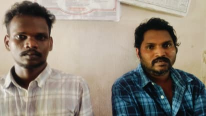 മകന്റെ ബൈക്ക് അടിച്ചു പൊട്ടിക്കുന്നത് തടയാൻ ശ്രമിച്ച അച്ഛനെ കുത്തി; രണ്ട് യുവാക്കൾ അറസ്റ്റിൽ