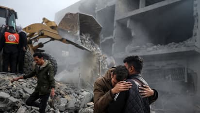  അഭയാർത്ഥി ക്യാംപുകൾ പോലും വിടുന്നില്ല, തുടരെ ബോംബുകൾ; ഗാസയില്‍ ഇസ്രയേല്‍ വ്യോമാക്രമണത്തില്‍ 73 മരണം