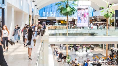 'ഹുഡും മാസ്കും ധരിച്ചെത്തി മിന്നൽ മോഷണം', പ്രമുഖ മാളിൽ നിന്ന് 10 മിനിറ്റിൽ കാണാതായത് 76ലക്ഷത്തിന്റെ ഉൽപന്നങ്ങൾ