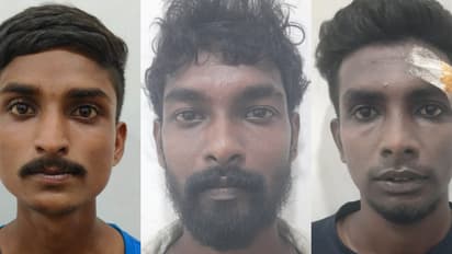 ആദ്യം ആയുധങ്ങളുമായെത്തി ഭീകരാന്തരീക്ഷമുണ്ടാക്കി, രാത്രി ബൈക്ക് തടഞ്ഞ് 2 പേരെ ആക്രമിച്ചു; 3 പേർ അറസ്റ്റിൽ