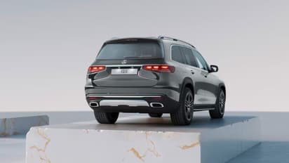 ഇന്ത്യയെ ദരിദ്രമെന്ന് വിളിക്കുന്നത് ആരാണ്? വിറ്റത് 1000 കോടി വിലയുള്ള കാറുകൾ!