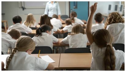 ടോയ്‍ലറ്റ് ബ്രേക്ക് എടുക്കാത്ത വിദ്യാർത്ഥികൾക്ക് അധിക മാർക്കുമായി ടീച്ചർ; നടപടി വേണമെന്ന് സോഷ്യൽ മീഡിയ 