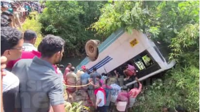 തിരുവമ്പാടിയിൽ കെഎസ്ആര്ടിസി ബസ് പുഴയിലേക്ക് മറിഞ്ഞ് അപകടം; ഒരു സ്ത്രീ മരിച്ചു, പുഴയില് തെരച്ചിൽ തുടരുന്നു