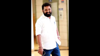 படப்பிடிப்பில் மாரடைப்பால் மயங்கி விழுந்த பிரபல நடிகர்! மருத்துவமனையில் தீவிர சிகிச்சை!