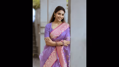 ಹಬ್ಬದ ಸಂಭ್ರಮದಲ್ಲಿ ಸೀರೆಯಲ್ಲಿ ಮಿಂಚಿದ ಸಿಂಗಾರ ಸಿರಿ ಸಪ್ತಮಿ ಗೌಡ ಅಂದಕ್ಕೆ ಅಭಿಮಾನಿಗಳು ಫಿದಾ