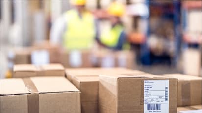 വിദേശത്ത് നിന്നെത്തുന്ന വ്യക്തിഗത ഷിപ്പ്മെൻറുകൾക്ക് 15 റിയാൽ ഫീസ്; നിയമം പ്രാബല്യത്തിൽ