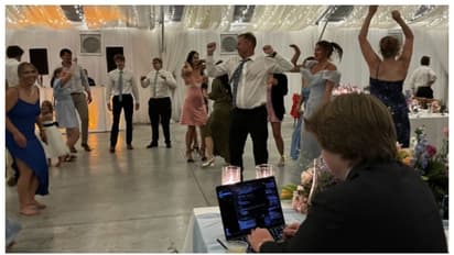 നിങ്ങൾക്കും കമ്പനിക്കും നാണക്കേട്; സ്വന്തം വിവാഹ ചടങ്ങിനിടെ ലാപ്ടോപ്പിൽ ജോലി ചെയ്ത് കമ്പനി ഉടമ, രൂക്ഷ വിമർശനം 