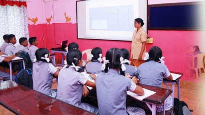  10-ம் வகுப்பு பொதுத்தேர்வு ஹால் டிக்கெட் எப்போது வெளியீடு? பதிவிறக்கம் செய்வது எப்படி?