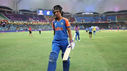 ഹർമൻപ്രീതും മന്ദാനയും മിന്നി; ജീവന്മരണപ്പോരില് ശ്രീലങ്കക്കെതിരെ ഇന്ത്യക്ക് മികച്ച സ്കോര്