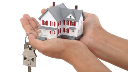 ചെലവ് കഴിഞ്ഞ് മാസം ഒന്നരലക്ഷം സമ്പാദിക്കും, എന്നിട്ടും ഡോക്ടർ ദമ്പതികൾക്ക് വീടൊരു സ്വപ്നം; വൈറൽ പോസ്റ്റ് 