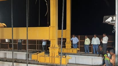 ಬಾಗಲಕೋಟೆ ಜಿಲ್ಲೆಯ ಹಿಪ್ಪರಗಿ ಬ್ಯಾರೇಜ್ 7ನೇ ಕ್ರಸ್ಟ್‌ ಗೇಟ್ ಸಮಸ್ಯೆ: ದುರಸ್ಥಿಗೆ ಮುಂದಾದ ಅಧಿಕಾರಿಗಳು