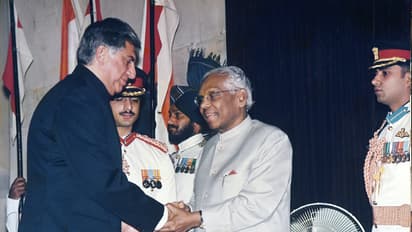 ರತನ್‌ ಟಾಟಾ ಹುಡುಕಿ ಬಂದಿದ್ದ ಪ್ರಶಸ್ತಿಗಳು ಅಗಣಿತ: ಸಾಧಕನಿಗೆ ಪದ್ಮವಿಭೂಷಣ ಸೇರಿ ಹಲವು ಗೌರವ!