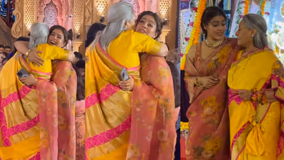 துர்கா பூஜையில் ஜெயா பச்சன், கஜோல்!! 