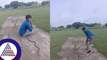 ಲವರ್ ಜೊತೆ ಮಾತನಾಡುವಾಗ ಹಾವು ಹೀಗೆ ಮಾಡೋದಾ? ಪ್ಯಾಂಟ್ ಒಳಗೆ ಮಾಡಿದ್ದೇನು ನೋಡಿ!