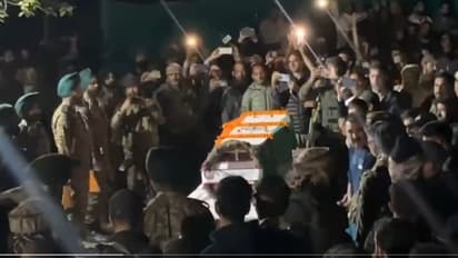 'Hilal tere knoon se Inqlab Aayega': Hundreds chant at funeral of Army Jawan killed by terrorist in J&K |WATCH