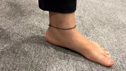 ಈ ನಾಲ್ಕು ರಾಶಿಯವ್ರು ಜ್ಯೋತಿಷಿ ಕೇಳದೆ ಕಪ್ಪು ದಾರ ಕಟ್ಟಲೇಬೇಡಿ, ತೊಂದರೆ ಎದುರಾಗಬಹುದು!