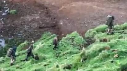 നാലുപേർക്കും ബാക്ക്പാക്ക്, മാസ്കും മൂടുന്ന വസ്ത്രവും, 3 കൊല്ലം മുമ്പ് നാടുവിട്ട അച്ഛനേയും മക്കളേയും കണ്ടെന്ന് 