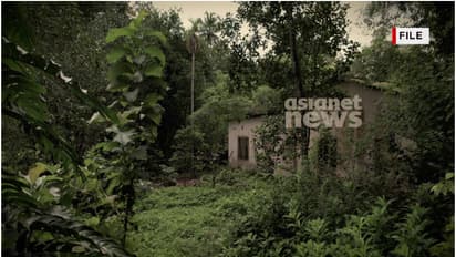 കേരളത്തെ നടുക്കിയ വീട്, വര്ഷം 2 കഴിഞ്ഞിട്ടും സന്ദര്ശകര് എത്തുന്നു; ഇലന്തൂര് ഇരട്ടനരബലി പുറത്തറിഞ്ഞ് 2 വർഷം