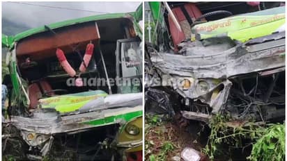 മൂന്നാറിലേക്ക് പോയ വിനോദസഞ്ചാരികൾ സഞ്ചരിച്ച മിനി ബസ് നിയന്ത്രണം വിട്ട് ഇടിച്ചു കയറി, 14 പേർക്ക് പരിക്ക്