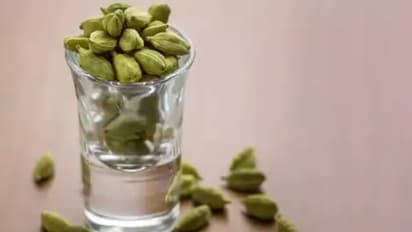 ഏലയ്ക്കയിട്ട് തിളപ്പിച്ച വെള്ളം കുടിക്കൂ, അറിയാം ഗുണങ്ങള്‍