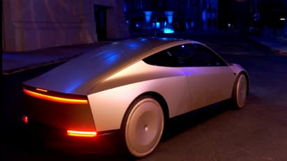 സ്റ്റിയറിംഗും ബ്രേക്ക് പെഡലുകളും ഇല്ല! വിചിത്രം എലോൺ മസ്കിന്റെ ഈ റോബോടാക്സി