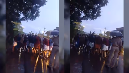 'ഓര്മ്മയില്ലേ ഷൂക്കുറെ, ഇല്ലാതായത് ഓര്ക്കുന്നില്ലേ' ; കോഴിക്കോട് കൊലവിളി മുദ്രാവാക്യവുമായി ഡിവൈഎഫ്ഐ