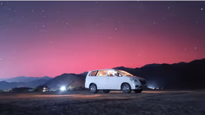 വര്ണങ്ങളുടെ ആകാശ കവിതൈ! നോര്ത്തേണ് ലൈറ്റ്സ് ഇന്ത്യയിലും; തിളങ്ങി ലേയും ലഡാക്കും