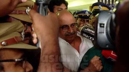 ബലാത്സംഗക്കേസില് രണ്ടാം തവണയും സിദ്ദിഖ് അന്വേഷണ സംഘത്തിന് മുന്നില്; ചോദ്യംചെയ്യലിന് ഹാജരായി