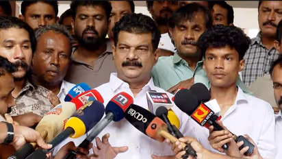 പൊലീസ് കാണിക്കുന്നത് ഗുണ്ടായിസമെന്ന് പി വി അന്‍വര്‍; 'അബ്ദുള്‍ സത്താറിനോട് കാണിച്ചത് കടുത്ത അനീതി'