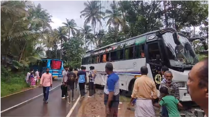 കണ്ണൂരില് സ്വകാര്യ ബസും ടൂറിസ്റ്റ് ബസും കൂട്ടിയിടിച്ച് അപകടം; 16 പേർക്ക് പരിക്കേറ്റു