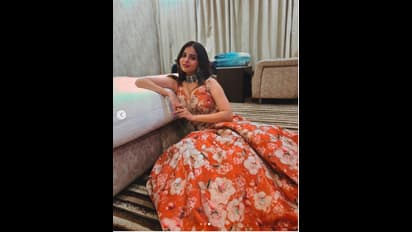 ಸೆರಗು ಎಲ್ಲಮ್ಮ? ಸರಿಯಾಗಿ ಕೂರಮ್ಮ; ನಿವೇದಿತಾ ಗೌಡ ನಕ್ಕರೂ ಕಾಲೆಳೆದ ನೆಟ್ಟಿಗರು! 