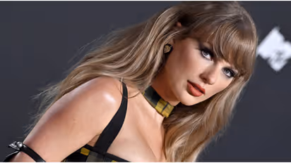 ഒറ്റ വർഷത്തിൽ 500 മില്യൺ ഡോളർ കുതിപ്പ്, ലോകത്തെ ഏറ്റവും ധനികയായ ഗായികയായി ടെയ്ലർ സ്വിഫ്റ്റ്, നഷ്ടം റിഹാനക്ക്