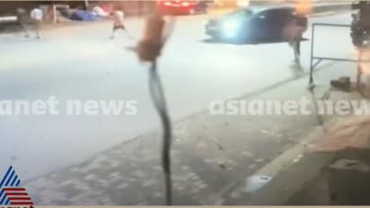 10 മണിക്ക് ശേഷം റോഡിൽ ഇറങ്ങിയതിന് നാട്ടുകാരുടെ മര്ദ്ദനം; സിസിടിവി ദൃശ്യം പുറത്ത് പ്രതികളെ പിടിക്കാതെ പൊലീസ്