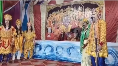 നവരാത്രി ആഘോഷത്തിന് ജയിലിൽ രാംലീല; വാനര വേഷം കെട്ടിയ കൊടും കുറ്റവാളികൾ ജയിൽ ചാടി, കൊലക്കേസ് പ്രതിയടക്കം മുങ്ങി