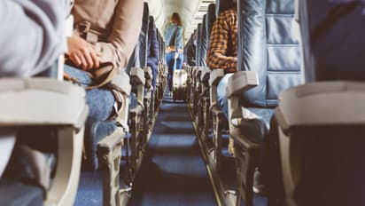 വിമാനത്തിൽ ദുരനുഭവം; മുഖത്ത് സാരമായ പരിക്ക്, പല്ലൊടിഞ്ഞു, പരാതി നൽകി 31കാരൻ, ലഗേജ് മുഖത്ത് വീണെന്ന് യുവാവ്