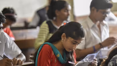 வீட்டிலிருந்தே TNPSC குரூப் 4க்கு தயார் ஆவது எப்படி? உங்களுக்கான வின்னிங் ஸ்ட்ராடஜி!