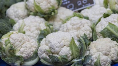 ഷോപ്പിംഗിനിടെ തലയിൽ കോളിഫ്ലവർ വീണു, സ്ത്രീ നിലത്ത് വീണു, ബോധം പോയി